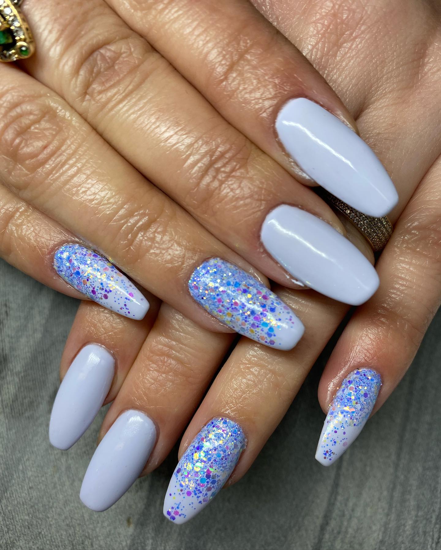 Lavender me Glitter Ombre — Coffin · bazë lavender, 2 thonj me glitter ombre